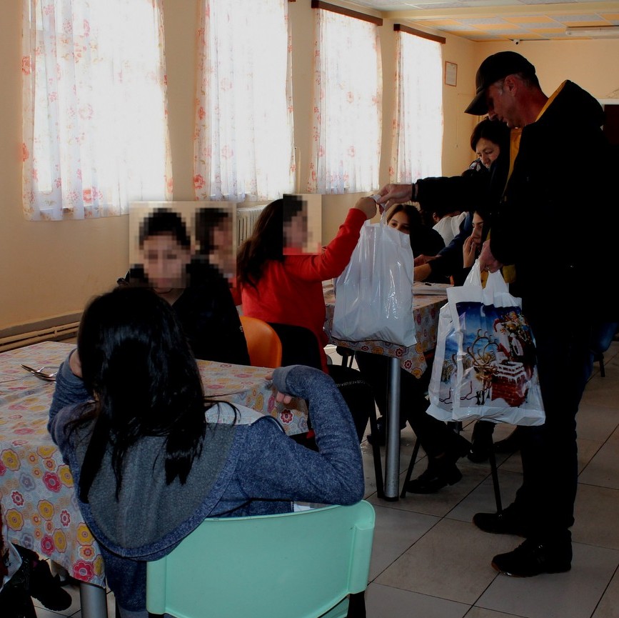 Cadouri de la Apă Canal Sibiu S.A. pentru copiii de la Centrul de Plasament Orlat