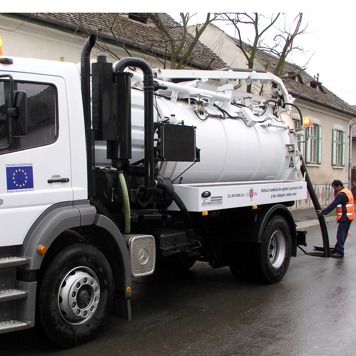Nu aruncați măștile și mănușile de protecție în rețeaua de canalizare !