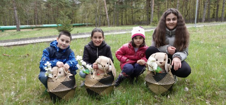 500 de ouă de ciocolată și mulți copii pofticioși!